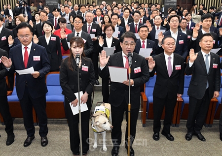 ▲국민의힘은 4월 16일 국회에서 제22대 국회 국민의힘·국민의미래 당선자들이 결의를 다짐하고 있다. Ⓒ영등포시대