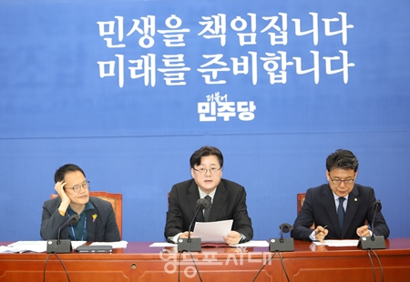 ▲홍익표 원내대표(가운데)가 4월 30일 열린 원내대책회의 모두 발언에서 “5월 2일 본회의는 반드시 열어야 한다”라며 “반드시 열게 할 것이다”라고 강조하고 있다. Ⓒ영등포시대