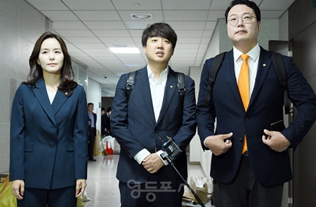 ▲개혁신당 이주영, 이준석, 천하람 의원(왼쪽부터)이 5월 30일, 22대 국회 첫 개원을 맞아 의원회관 5층에서 22대 국회에 임하는 각오를 각각 밝히고 있다. Ⓒ영등포시대 