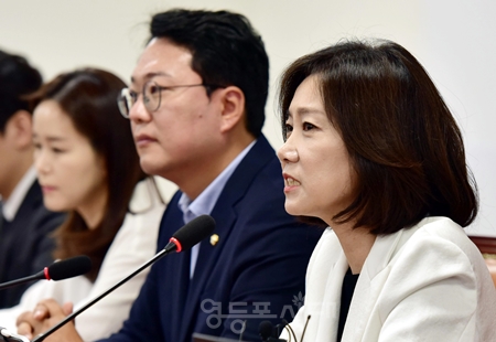 ▲허은아 대표(오른쪽)가 국민의힘 워크숍에서 외친 ‘똘똘 뭉치자’라는 구호에 대해 강하게 비판하고 있다. Ⓒ영등포시대