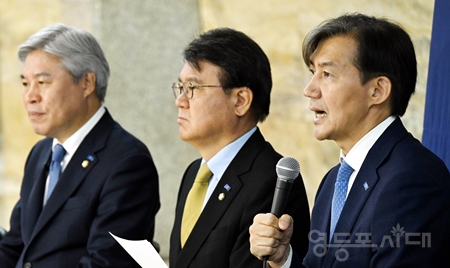 ▲조국 혁신당 대표(오른쪽)가 6월 7일 국회에서 열린 최고위원회 모두 발언에서 윤석열 대통령을 향해 “술 마시며 유튜브만 보지 말고 제발, 민생 좀 돌보시라”라고 일갈하고 있다. Ⓒ영등포시대