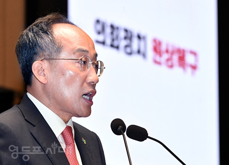 ▲추경호 원내대표가 6월 12일 국회에서 열린 ‘의회정치 원상복구 의원총회’ 모두 발언에서  “반쪽 국회 하루 만에 법사위, 운영위를 강탈해 간 속내를 여지없이 보여주고 있다”라고 강하게 비판하고 있다. Ⓒ영등포시대  