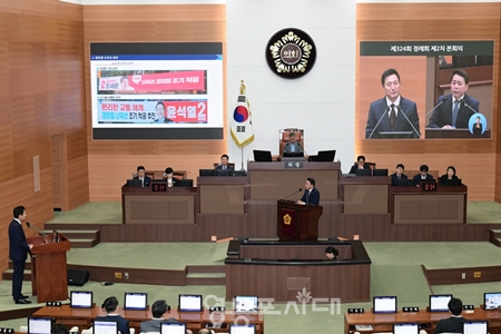 ▲임만균 시의원은 11일 열린 서울시의회 정례회 시정질문에서 “난곡선은 지난 20년간 수많은 정치인이 공약으로 내걸었고 선거에 이용했다”라고 질타하고 있다. 