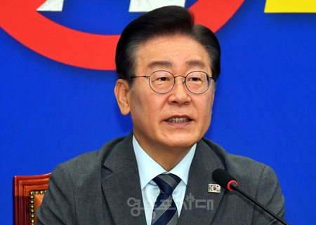 ▲이재명 대표가 6월 24일 최고위원회를 마친 직후 당대표 사임 기자회견을 열고 “길지 않게 고민해서 거취를 결정하겠다”라고 밝히고 있다.Ⓒ영등포시대