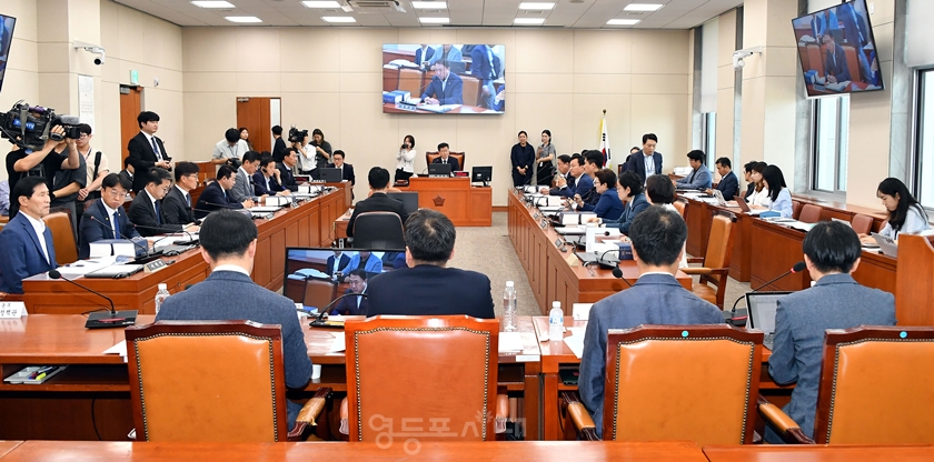 ▲국회 환노위가 6월 26일 국회에서 제3차 전체회의를 열고 ‘노동조합 및 노동관계조정법 일부개정법률안’(일명 노란봉투법)에 대한 입법공청회를 진행하고 있다. ⓒ영등포시대