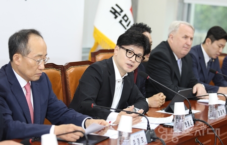 ▲한동훈 대표가 7월 29일 국회에서 열린 최고 위원회 모두 발언에서 여의도연구원을 “민심을 파악하는 파트, 민생정책을 개발하는 파트, 현 청년 정치의 지원 기능 등, 3개 파트로 분리해서 운영해야 한다”라고 밝히고 있다. Ⓒ영등포시대