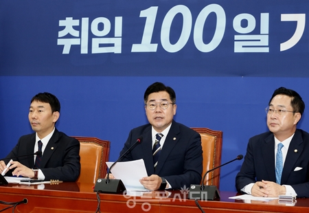 ▲박찬대 원내대표가 8월 8일 국회에서 원내대표 취임 100일 기자간담회 모두 발언에서 “영수회담이 어느때 보다 필요한 시기다”라고 강조하고 있다. Ⓒ영등포시대 