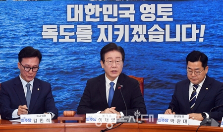 ▲이재명 대표(가운데)가 9월 2일 국회에서 열린 최고위원회의 모두 발언에서 한동훈 대표와의 회담에서 “매우 허심탄회하고 솔직한 대화들이 오갔던 자리였다”라고 밝히고 있다. Ⓒ영등포시대