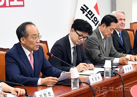 ▲추경호 원내대표(왼쪽)가 “정기국회에서 당정이 하나 되어 국민의 뜻을 받들어 민생을 지키고 미래를 키워나가도록 하겠다”라고 강조하고 있다. Ⓒ영등포시대