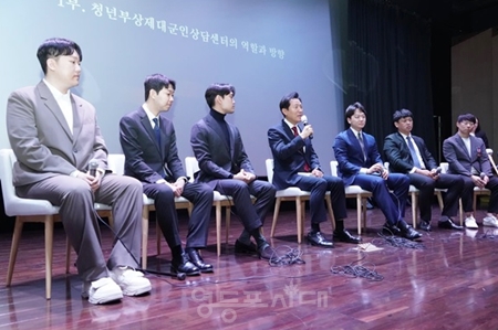 ▲청년부상제대군인상담센터 정책심포지엄에 참석하여 부상제대군인들과 의견을 나누는 오세훈 시장(23. 11.25)/이미지=서울시 제공