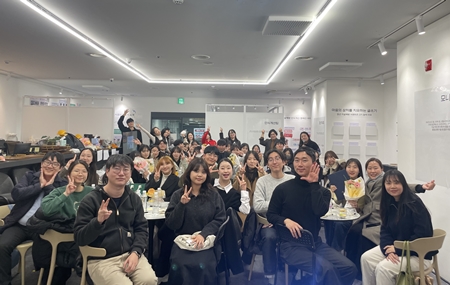 ▲청년 자살예방 서포터즈 3기 활동보고회 단체사진/이미지=서울시 자살예방센터 제공