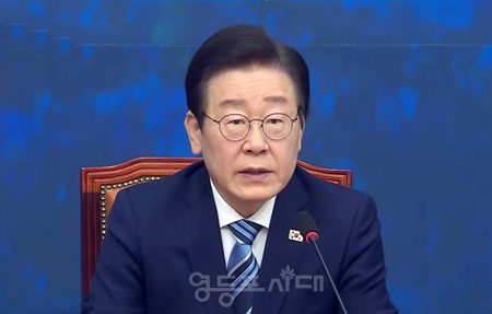 ▲이재명 대표가 11월 29일 국회에서 열린 최고위원회의 모두 발언에서 “평화가 경제, 안보가 곧 민생”임을 강조하고 “한반도의 평화는 외부의 힘뿐 아니라 우리 자체 힘으로도 만들어야 한다”라고 강조하고 있다. ⓒ영등포시대 