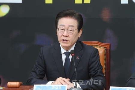 ▲이재명 대표가 1월 6일 국회에서 열린 최고위원회의 모두 발언에서 “12.29 항공 참사 국가 애도 기간이 끝났지만, 슬픔은 끝나지 않았다”라며 “특별법 제정을 포함해서 필요한 조치를 최대한 해 나가겠다”라고 약속하고 있다. Ⓒ영등포시대