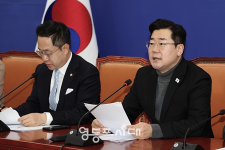 ▲박찬대 더불어민주당 원내대표가 4일 서울 여의도 국회에서 열린 원내대책회의에서 발언하고 있다. ©박강열 기자