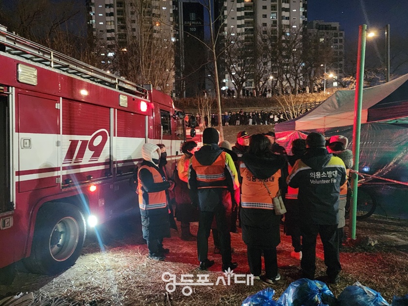 영등포소방서는 9일 영등포구 양평1동에 정월대보름 행사장에 안전사고 방지를 위해 소방력을 전진배치했다. /이미지=영등포소방서 제공