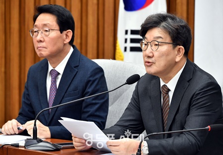 ▲권성동 국민의힘 원내대표가 18일 국회에서 열린 원내대책회의에서 발언하고 있다. ©김정현 기자