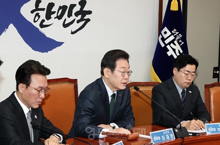 ▲이재명 민주당 대표가 3월 5일 국회에서 열린 최고위원회의 모두 발언에서 “추경을 신속하게 할 필요가 있다”라고 강조하고 있다. Ⓒ영등포시대 