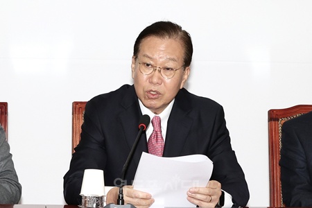 ▲권영세 국민의힘 비상대책위원장이 6일 서울 여의도 국회에서 열린 최고위원회의에서 발언하고 있다.©김정현 기자 