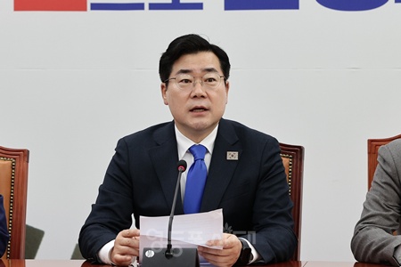 ▲박찬대 더불어민주당 원내대표가 6일 서울 여의도 국회에서 열린 정책조정회의에서 발언하고 있다. ©김정현 기자