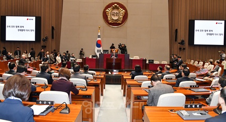 ▲권성동 국민의힘 원내대표가 11일 서울 여의도 국회에서 열린 의원총회에서 발언하고 있다. ©김정현 기자
