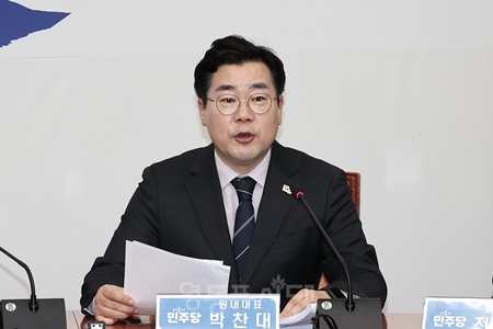 ▲박찬대 더불어민주당 원내대표가 12일 서울 여의도 국회에서 열린 최고위원회의에서 발언하고 있다. ⓒ김정현 기자