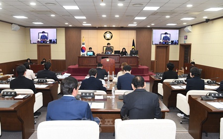 ▲정선희 영등포구의회 의장이 본회의를 주재하고 있다. ©영등포시대