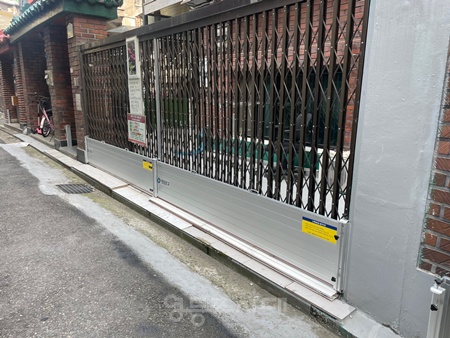 ▲침수방지시설 물막이판을 설치한 모습. ⓒ영등포구 제공