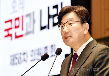 ▲권성동 국민의힘 원내대표 4월 2일 국회에서 열린 의원총회 모두 발언에서 “이재명 민주당 대표는 공공연하게 테러를 사주하고 있다”라고 강하게 비판하고 있다. Ⓒ영등포시대