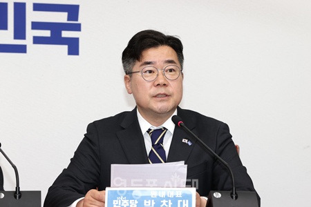 ▲박찬대 더불어민주당 원내대표가 7일 서울 여의도 국회에서 열린 최고위원회의에서 발언하고 있다.ⓒ김정현 기자