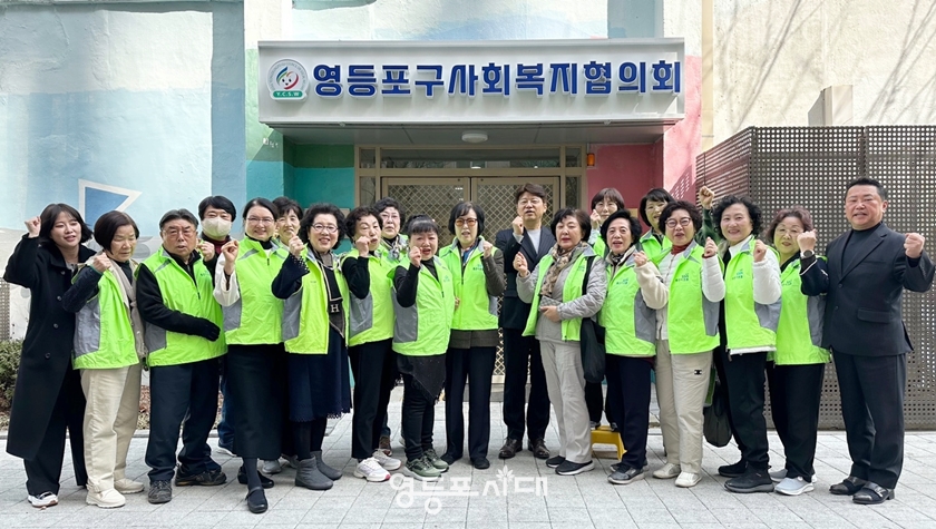 ▲ 좋은이웃들 봉사회원들과 함께/이미지=영사협 조영철 사무국장 제공