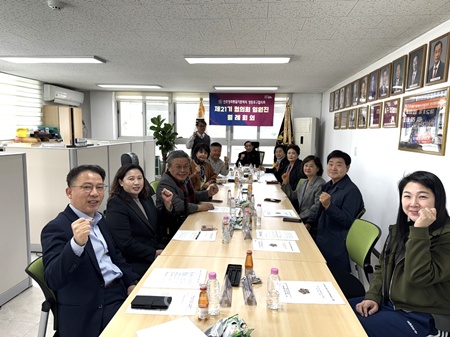 ▲민주평화통일자문회의 영등포구협의회는 4월 7일 영등포구보건소 4층 협의회 사무실에서 4월 임원진 월례회의를 개최하고 있다. ⓒ민주평통 영등포협의회 제공