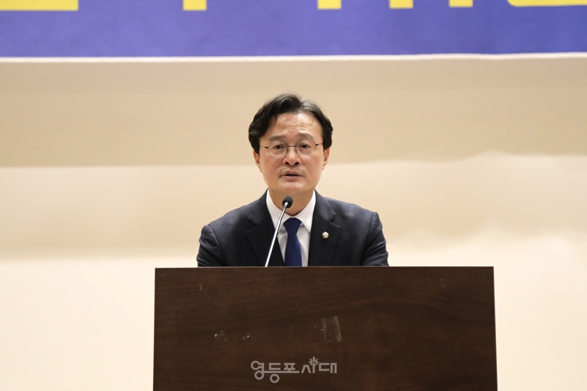 ▲채현일 서울 기본사회위원회 위원장이 11일 오후 서울 여의도 국회의원회관에서 열린 더불어민주당 서울 기본사회위원회 발대식에서 개회사를 하고 있다. ©김정현 기자