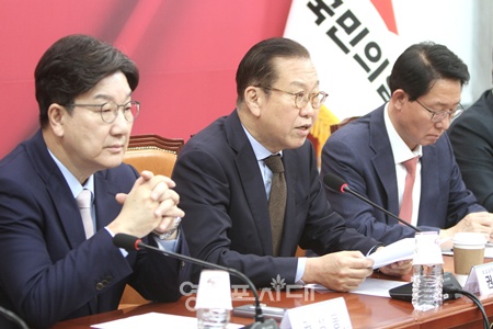▲권영세 국민의힘 비상대책위원장(가운데)이 28일 서울 여의도 국회에서 열린 비상대책위원회의에서 발언하고 있다. ©영등포시대