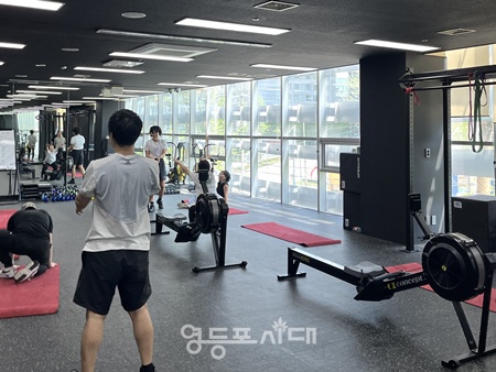 ▲영등포구민들이 써킷핏 무료 체험을 하고 있다. ⓒ영등포시설관리공단 제공