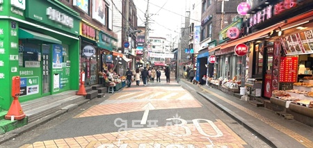 ▲불법 적치물 정비 결과 깨끗해진 도로 모습. ©영등포구 제공