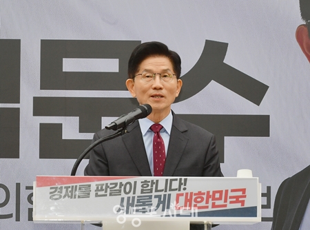 ▲김문수 국민의힘 대선 후보가 경제 공약을 발표하고 있다./이미지=공동취재단