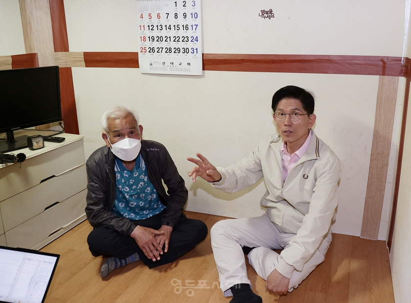 ▲김문수 후보가 홍순철 어르신과 대화를 나누고 있다. Ⓒ영등포시대