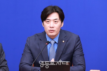 ▲한준호 더불어민주당 최고위원이 5일 서울 여의도 국회에서 열린 최고위원회의에서 발언하고 있다. ⓒ영등포시대