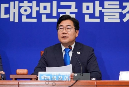 ▲박찬대 민주당 당대표 직무대행 겸 원내대표가 6월 13일 국회에서 열린 최고위원회에 모두 발언에서 “민주당은 집권당으로서 이재명 정부의 성공을 위해 든든히 뒷받침할 것이다”라는 말과 함께 원내대표 퇴임 인사를 덧붙였다. Ⓒ영등포시대 