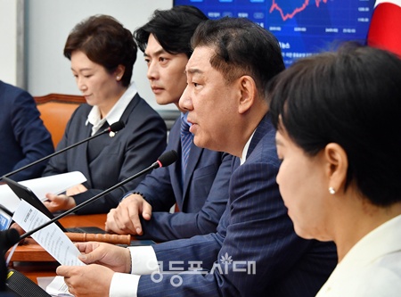 ▲김병기 더불어민주당 당대표 직무대행 겸 원내대표가 23일 서울 여의도 국회에서 열린 최고위원회의에서 발언하고 있다. ©영등포시대