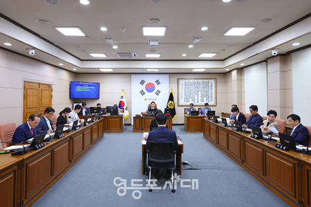 ▲김종길 서울시의회 규제개혁특별위원회 위원장이 24일 열린 규제개혁특위 2차 회의를 주재하고 있다. ⓒ서울시의회 제공