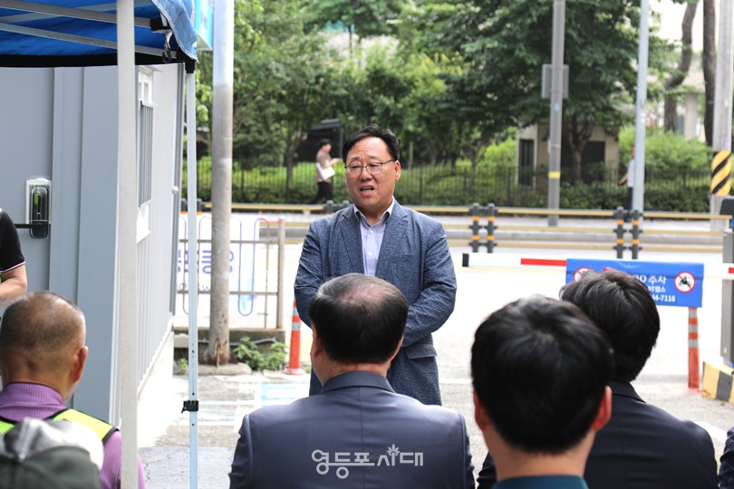 ▲서천열 전 대한민국자율방범중앙회 회장이 27일 영등포동 전통시장 제2공영주차장에서 열린 초소 개소식에서 내빈 인사말을 하고 있다. ⓒ영등포시대