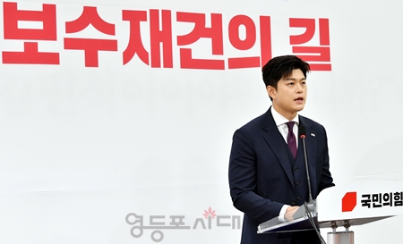 ▲김용태 국민의힘 비상대책위원이 6월 30일 국회에서 퇴임 기자회견을 열고 “국민과 당원께 사과와 다짐의 말씀을 드린다”라고 말하고 있다. Ⓒ영등포시대