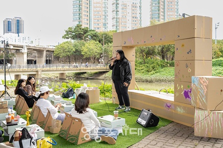 ▲2024년 예술정원크루 공공디자인 플랫폼 현장. ⓒ영등포문화재단 제공