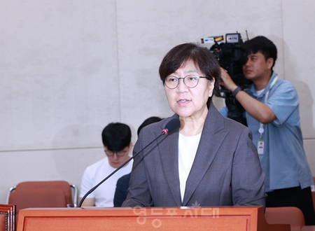 ▲정은경 후보자가 모두 발언에서 “국민과 의료계 모두가 공감할 수 있는 국민 중심 의료 개혁을 추진해 보건 의료체계의 지속 가능성을 확보하겠다”라고 밝히고 있다. Ⓒ영등포시대