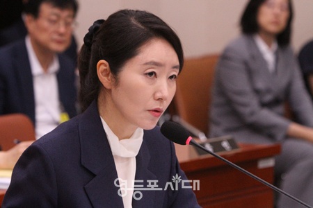 ▲강선우 여성가족부 장관 부보자가 14일 서울 여의도 국회에서 열린 인사청문회에서 의원 질의에 답변을 하고 있다. ⓒ영등포시대
