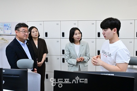 ▲최호정 의장은 7월 23일 청년취업사관학교 서초캠퍼스를 방문해 교육생들의 의견을 청취하고 있다. ©서울시의회 제공