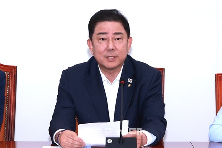 ▲김병기 더불어민주당 원내대표가 7일 서울 여의도 국회에서 열린 정책조정회의에서 발언하고 있다. ©영등포시대