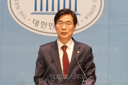 ▲조경태 의원이 7월 21일 국회 소통관에서 기자회견을 열고 국민의힘 당대표 출마를 선언하고 있다. Ⓒ영등포시대 