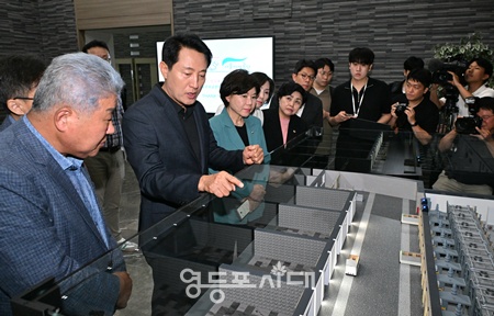 ▲오세훈 서울시장이 11일 서울추모공원을 찾아 화장로 증설 현황을 점검하고 있다. ⓒ서울시 제공